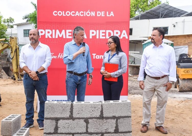 Coloca Chucho Nader primera piedra de cadena restaurantera Tim Hortons en Tampico