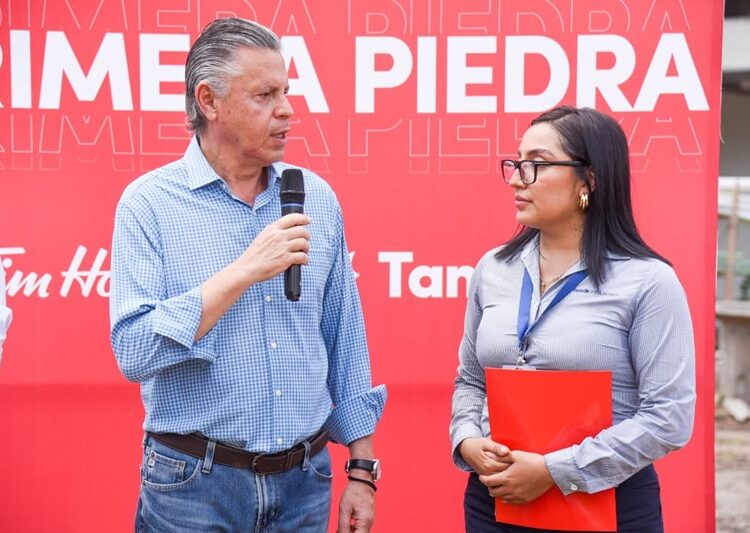 Coloca Chucho Nader primera piedra de cadena restaurantera Tim Hortons en Tampico
