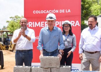 Coloca Chucho Nader primera piedra de cadena restaurantera Tim Hortons en Tampico