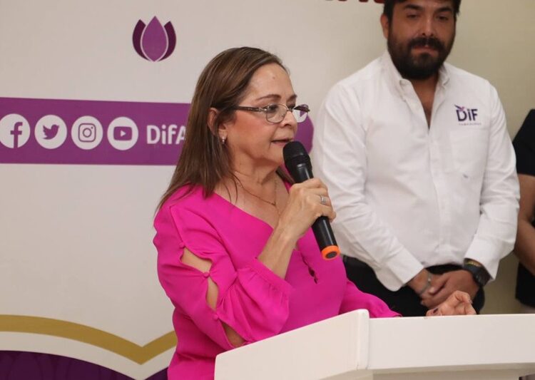 Con entrega de becas de inclusión social, DIF Altamira respalda la educación de niños y jóvenes