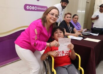 Con entrega de becas de inclusión social, DIF Altamira respalda la educación de niños y jóvenes