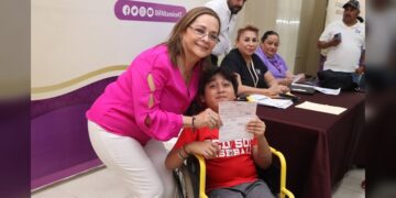 Con entrega de becas de inclusión social, DIF Altamira respalda la educación de niños y jóvenes