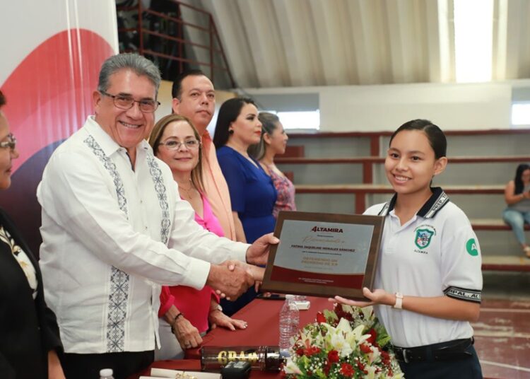 Concluyen exitosamente sus estudios 92 alumnos de la Prepa Municipal de Altamira