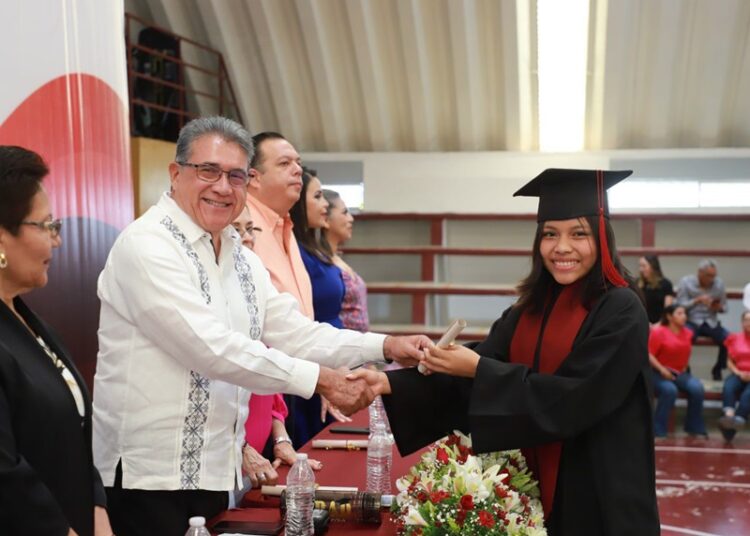 Concluyen exitosamente sus estudios 92 alumnos de la Prepa Municipal de Altamira