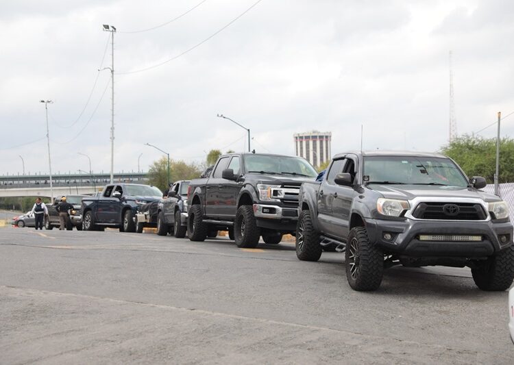 Connacionales de EEUU confían en NLD para cruzar hacia México