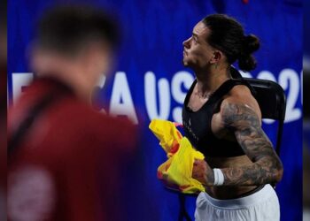 Darwin Núñez casi da un ‘sillazo’ a aficionados