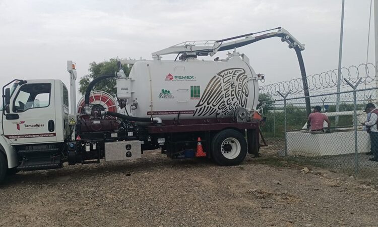 Desarrolla COMAPA Altamira jornada de mantenimiento en red de drenaje de Monte Alto