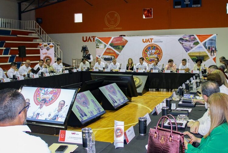 Destaca Dámaso Anaya apoyo de directivos para la transformación de la UAT