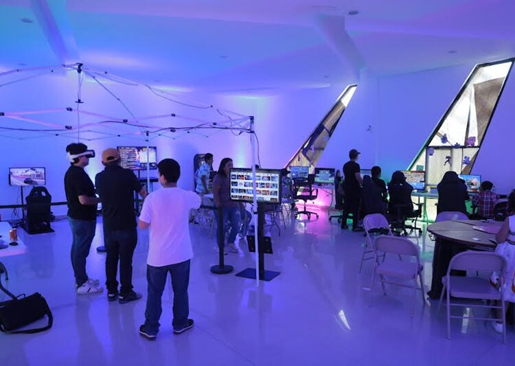 Disfrutan jóvenes neolaredenses tercera edición del “Gamer Fest”