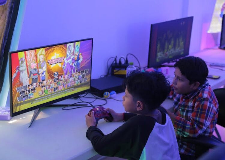 Disfrutan jóvenes neolaredenses tercera edición del “Gamer Fest”