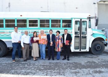 Dona Secretaría de Finanzas autobús escolar al ITACE