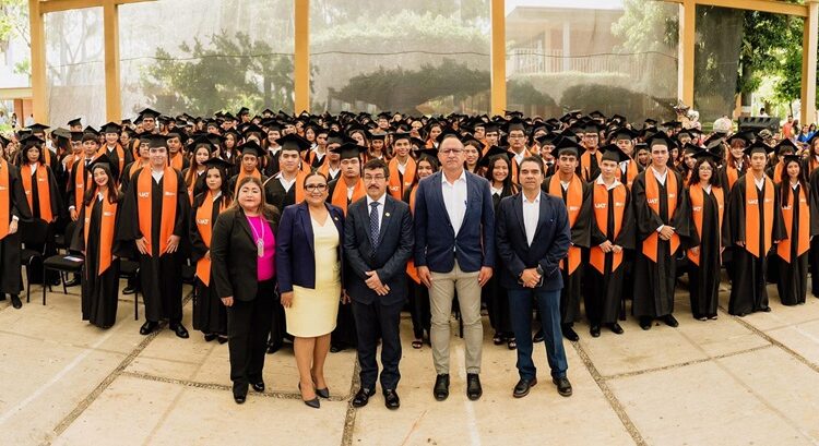 Egresan 310 estudiantes del bachillerato de la UAT en Ciudad Mante
