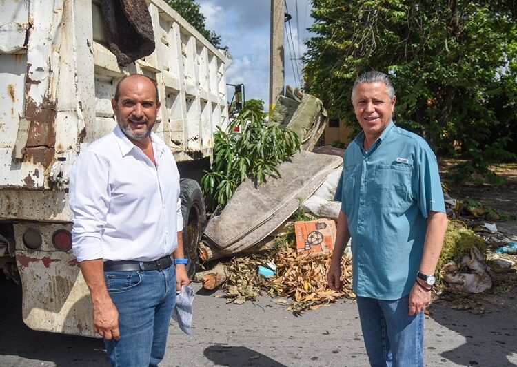 Encabeza Chucho Nader nueva jornada de limpieza en el arenal