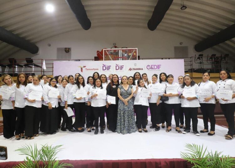 Encabeza Rossy Luque de Martínez fin de cursos de los CEDIF en Altamira