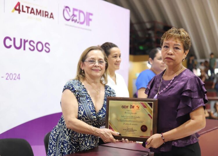 Encabeza Rossy Luque de Martínez fin de cursos de los CEDIF en Altamira