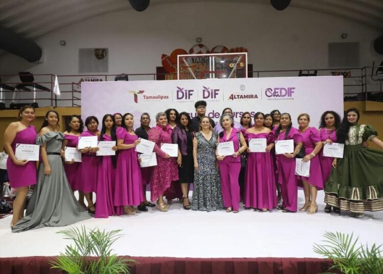 Encabeza Rossy Luque de Martínez fin de cursos de los CEDIF en Altamira