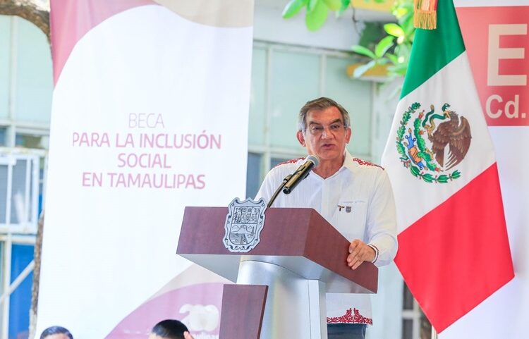 Entrega Américo becas que benefician a 54 mil estudiantes de Tamaulipas