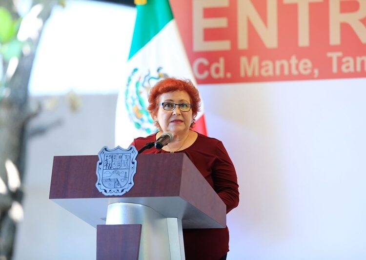 Entrega Américo becas que benefician a 54 mil estudiantes de Tamaulipas