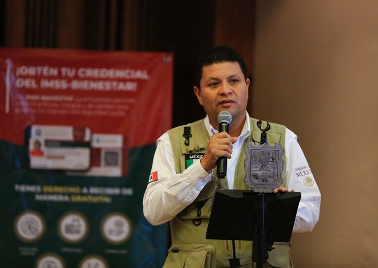 Entrega Américo credenciales del programa IMSS-Bienestar