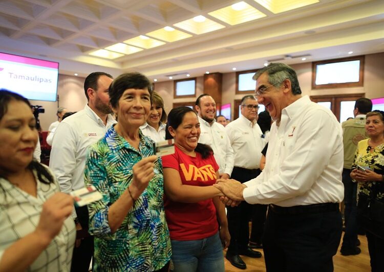 Entrega Américo credenciales del programa IMSS-Bienestar