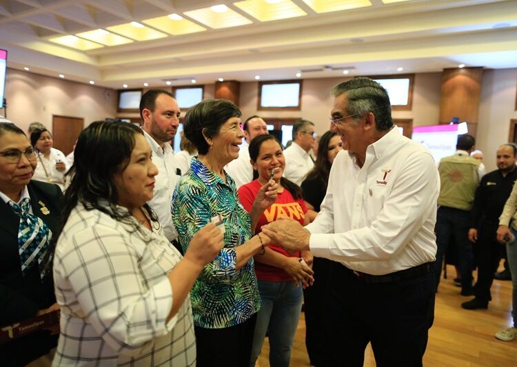 Entrega Américo credenciales del programa IMSS-Bienestar