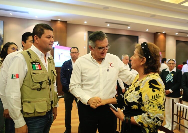 Entrega Américo credenciales del programa IMSS-Bienestar