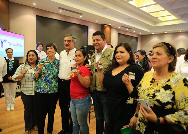 Entrega Américo credenciales del programa IMSS-Bienestar