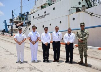 Entrega Marina buque a la UAT