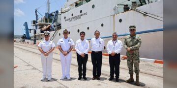 Entrega Marina buque a la UAT