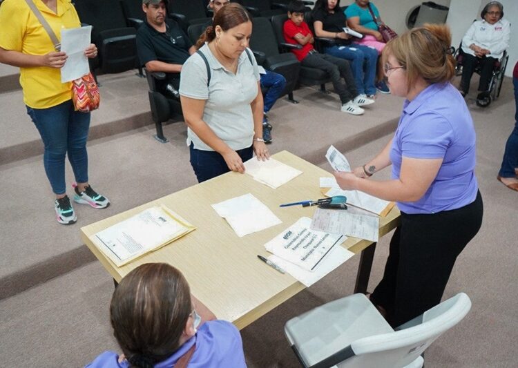 Estudiantes con discapacidad reciben ultimo pago de la beca inclusión social