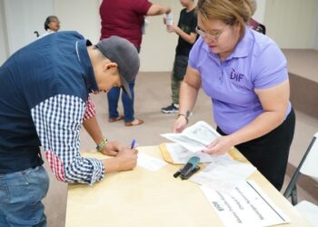 Estudiantes con discapacidad reciben ultimo pago de la beca inclusión social
