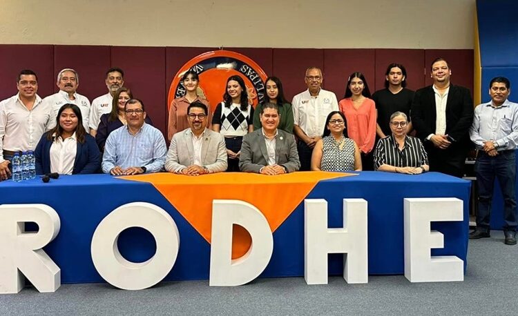 Estudiantes de economía de la UAT reciben reconocimiento nacional