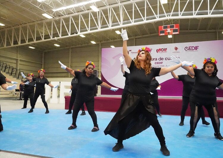 Gradúa DIF NLD a 245 alumnos de talleres de desarrollo personal y profesional