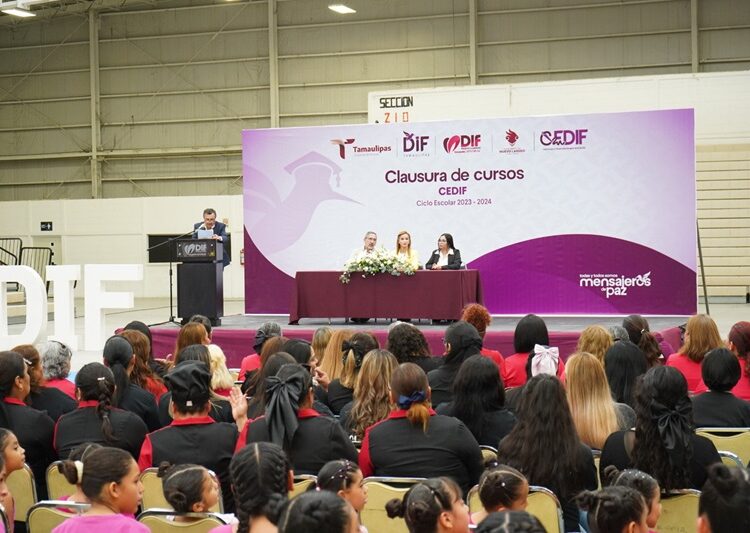 Gradúa DIF NLD a 245 alumnos de talleres de desarrollo personal y profesional