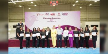 Gradúa DIF NLD a 245 alumnos de talleres de desarrollo personal y profesional