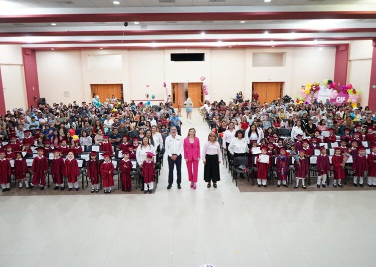 Gradúan 100 niños de Centros de Asistencia Infantil Comunitaria del Sistema DIF NLD