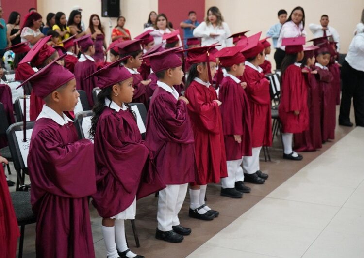 Gradúan 100 niños de Centros de Asistencia Infantil Comunitaria del Sistema DIF NLD
