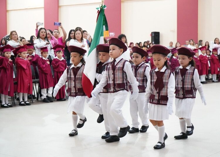Gradúan 100 niños de Centros de Asistencia Infantil Comunitaria del Sistema DIF NLD