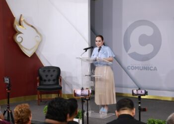 Gradúan más de 400 ciudadanos de la quinta generación de Talleres de Oficio UNE