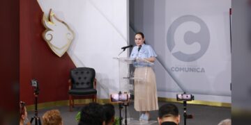 Gradúan más de 400 ciudadanos de la quinta generación de Talleres de Oficio UNE