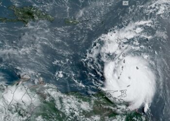 Huracán Beryl, de categoría 4, devastó 2 islas de Granada