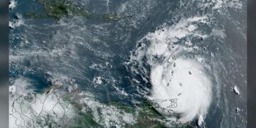 Huracán Beryl, de categoría 4, devastó 2 islas de Granada