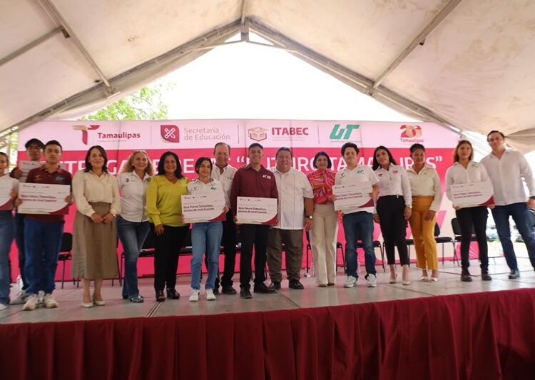 ITABEC entrega más de mil becas a la UT Altamira