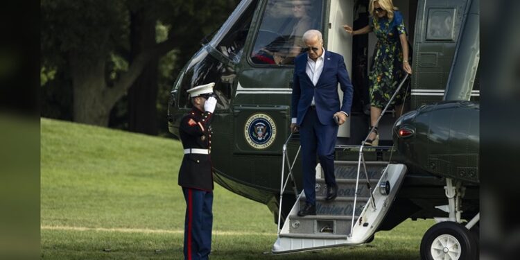 Biden pide por carta a los demócratas menos “drama” y reitera que sigue adelante