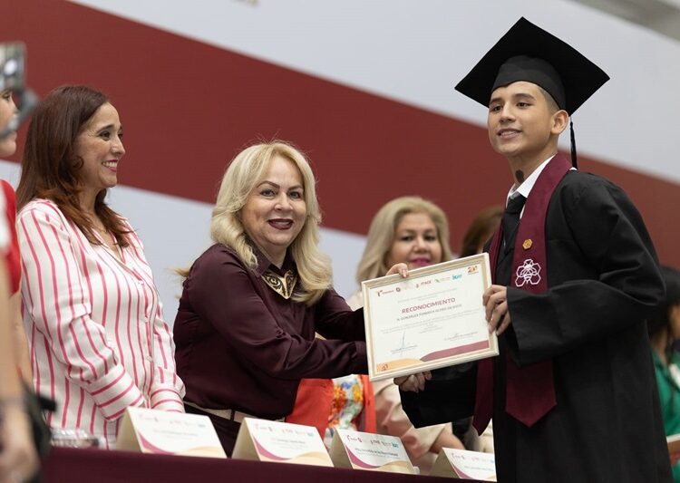 Secretaria Lucía Aimé acudió como madrina de generación 2021-2024 del ITACE