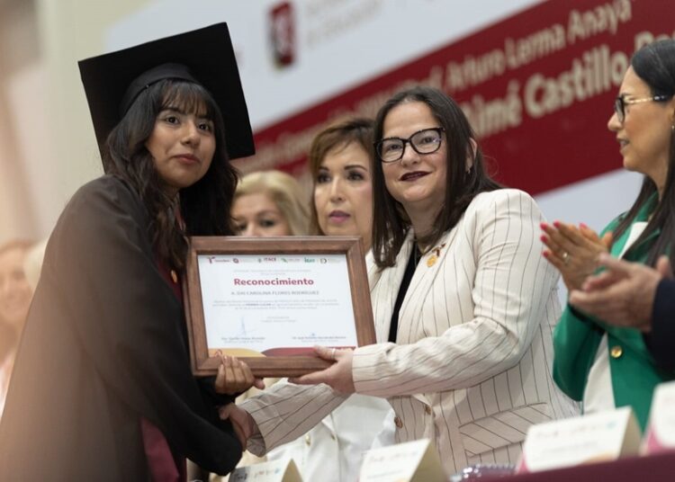 Secretaria Lucía Aimé acudió como madrina de generación 2021-2024 del ITACE