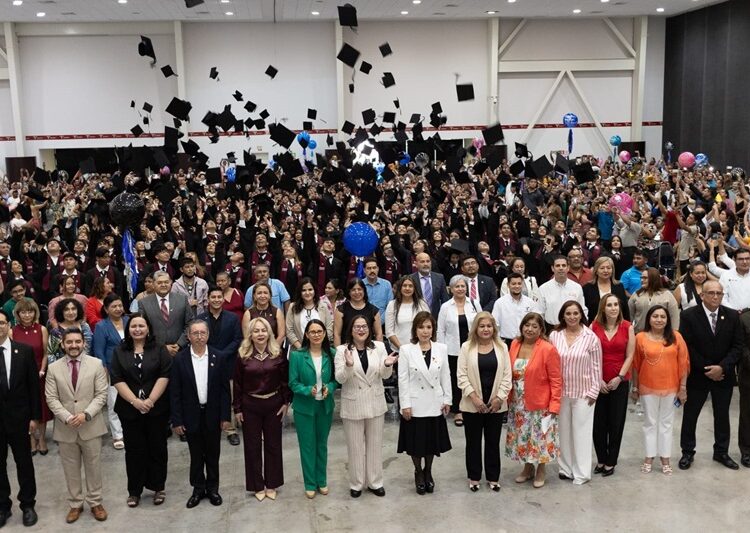 Secretaria Lucía Aimé acudió como madrina de generación 2021-2024 del ITACE