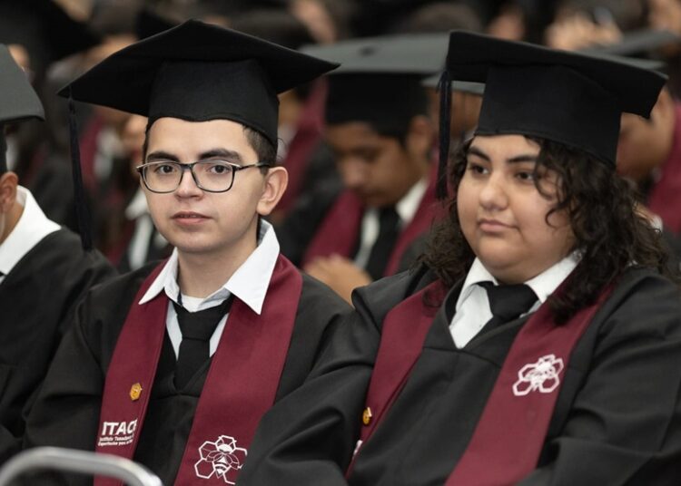 Secretaria Lucía Aimé acudió como madrina de generación 2021-2024 del ITACE