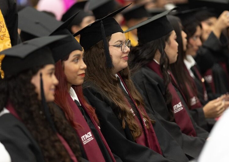 Secretaria Lucía Aimé acudió como madrina de generación 2021-2024 del ITACE