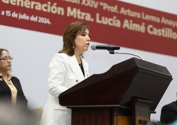 Secretaria Lucía Aimé acudió como madrina de generación 2021-2024 del ITACE